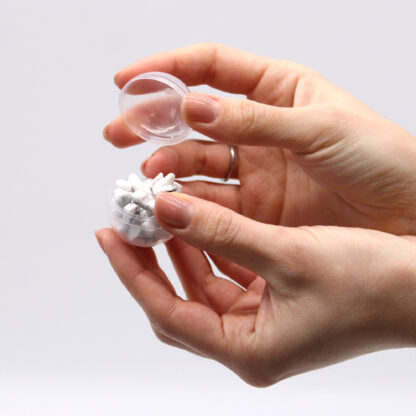 White Jasper Gem Bracelet Bath Bomb - Image 3